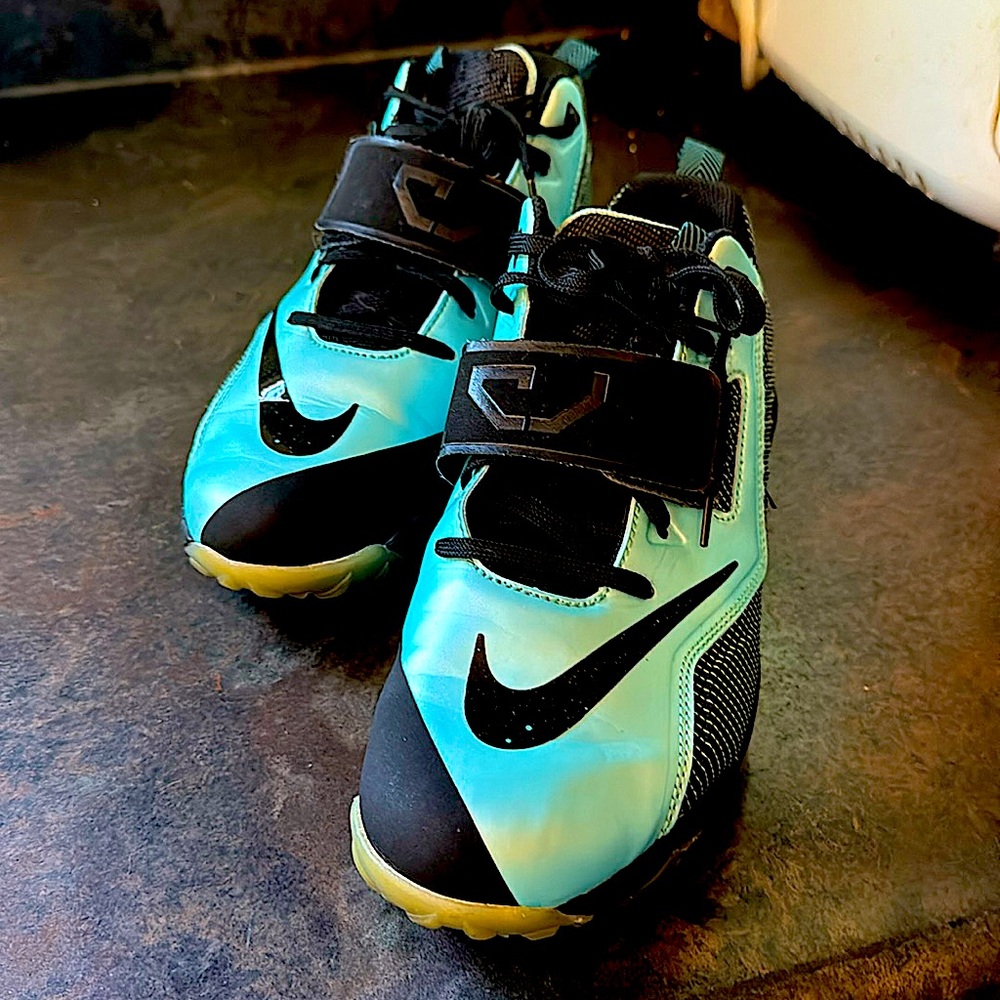 Size 5.5y Nike Megatron Chad Johnson 9/10 creasing shown